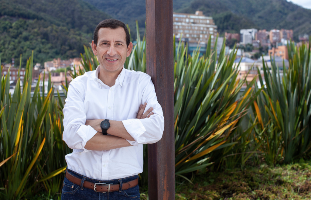 Julio César Martínez, Executive MBA 1999, nuevo presidente de Cruz Verde