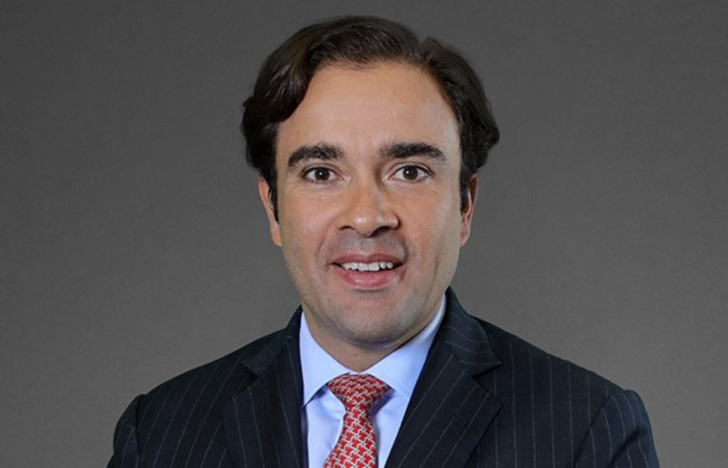 Felipe Quintero, PADE INALDE, reconocido por su trabajo en M&A