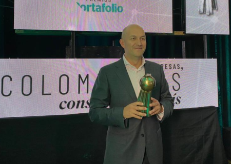 Alumni INALDE recibe premio por iniciativa de transformación digital