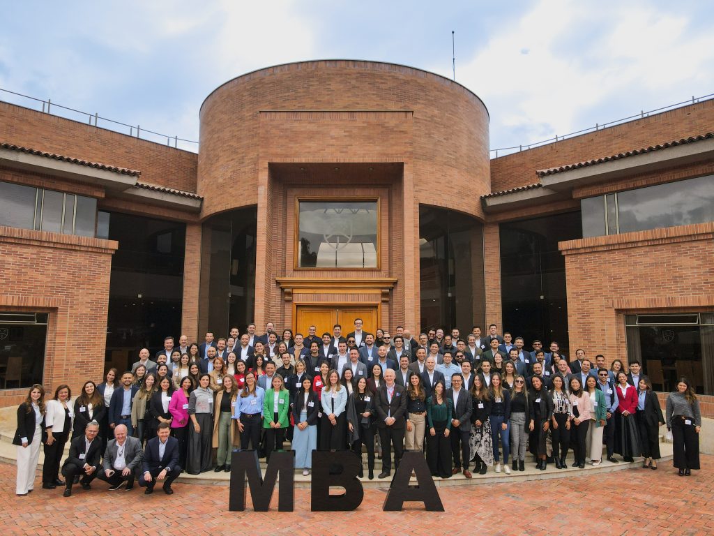 Inalde inaugura nueva cohorte del Executive MBA 2025-2027 con participación histórica de mujeres