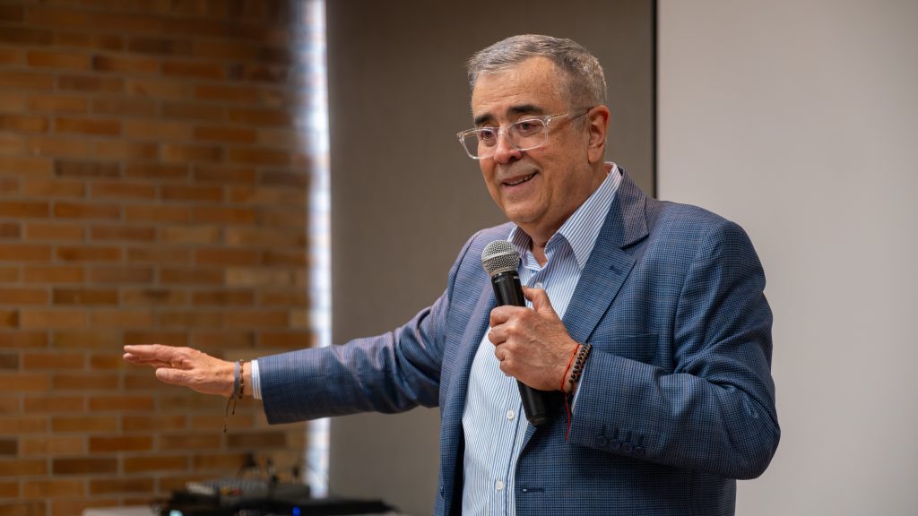 INALDE llevó a Medellín el conversatorio “Liderar en la cancha y fuera de ella”, con Javier Hernández Bonnet