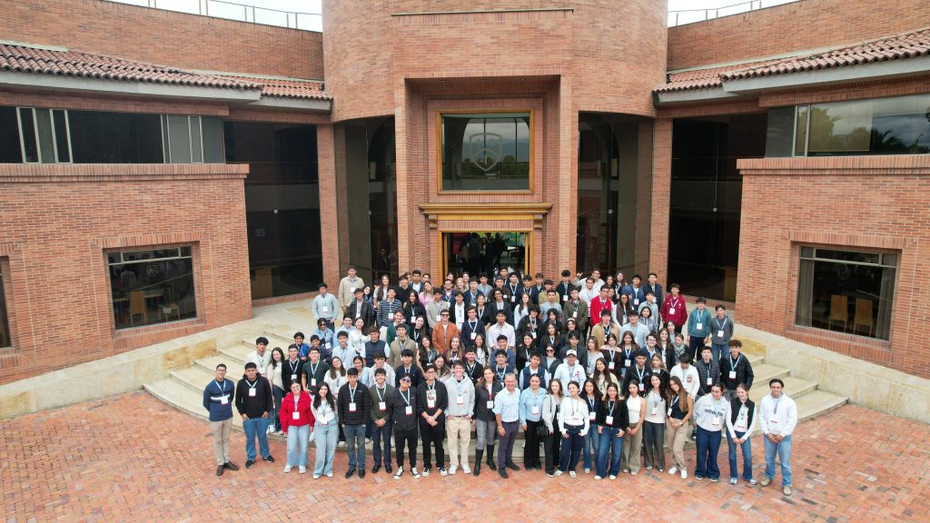Pensar diferente en la era de la IA: Alumnitos vivió la innovación en INALDE